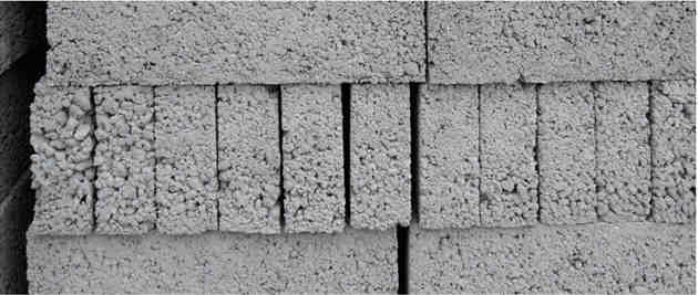 corrente): paredes simples de blocos de betão, com furação vertical;