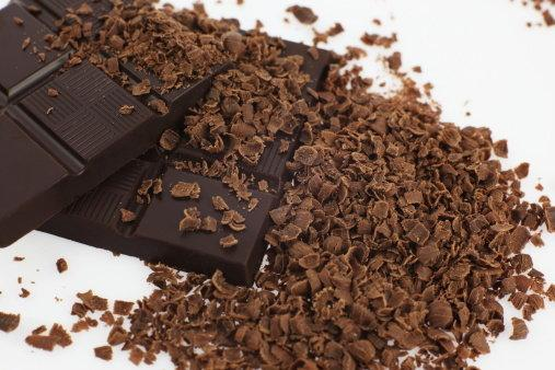 TIPOS DE CHOCOLATE Chocolate amargo Feito com os grãos de cacau torrados sem adição de leite.