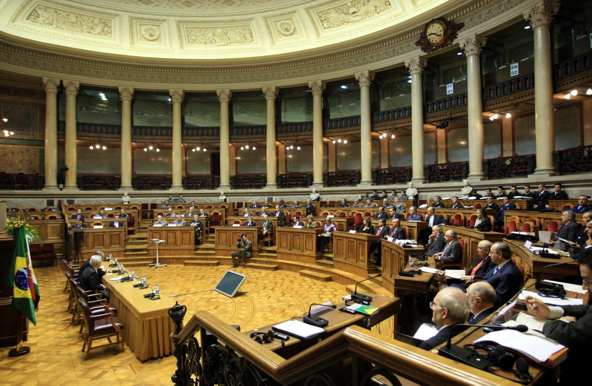 Aspecto geral da Sala do Senado. Da esquerda para a direita: Prof.