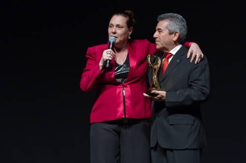 Herdeira da empresa do pai, atriz Elizabeth Savalla se emociona ao receber Prêmio Vencedora na categoria Fabricantes de Fármacos Nacionais, a Globe Química comemorou o prêmio.
