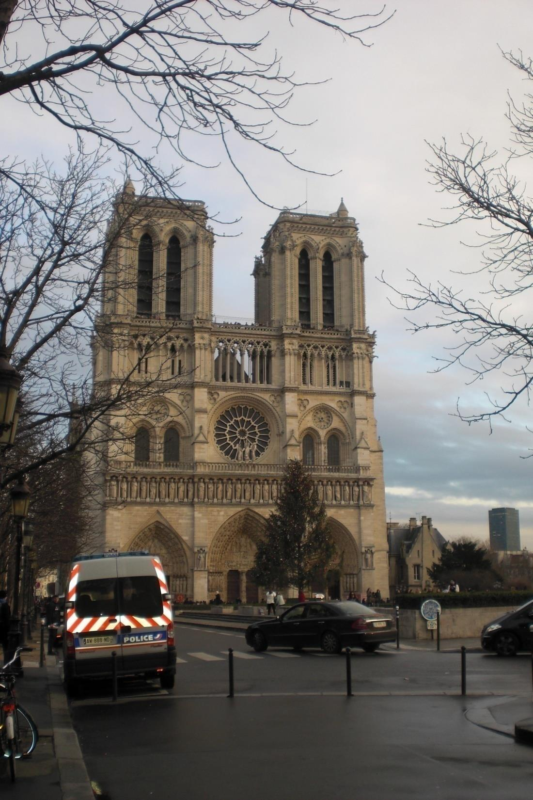 A Catedral de Notre-Dame de Paris é uma das mais antigas catedrais francesas em estilo gótico.