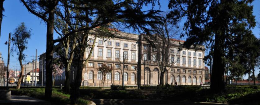 PORTUGAL 2015 VISÃO GERAL Com origens que remontam ao século XVIII, a Universidade do Porto é uma prestigiada