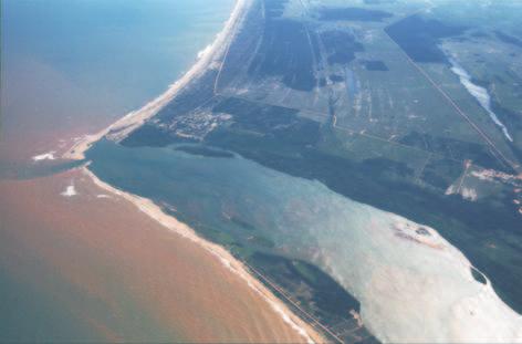 194 Identificação do Problema de 1 Atua de forma direta através de ações realizadas pela instituição: Figura 67 - Vista aérea da Vila de Regência, foz do Rio Doce.