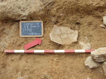 28 Cira-Arqueologia II O TEJO, PALCO DE INTERAÇÃO ENTRE INDÍGENAS E FENÍCIOS Figura 13 Fragmento de parede de vaso de provisões.