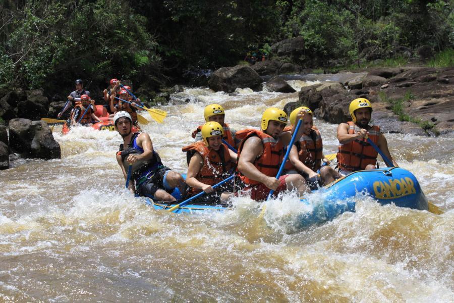 Rafting no Juquiá Rafting no Alto Juquiá 1,m ou 6 anos (1,40m ou 8 anos quando o rio atinge classe IV ) Iniciantes / classe II a III (IV).