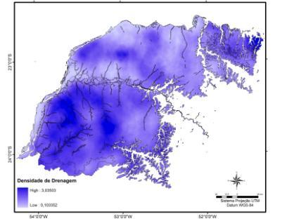 a) b) c) d) Figura 2 - a) Mapa de densidade de drenagem, b) mapa de densidade de lineamentos, c) Média da densidade de drenagem por classe de solos d) Média da densidade de lineamentos por classe de