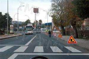 Transitando numa localidade, qual é o limite máximo de velocidade para o automóvel pesado de passageiros sem reboque que circula à minha frente? 40 km/h. 45 km/h. 50 km/h.