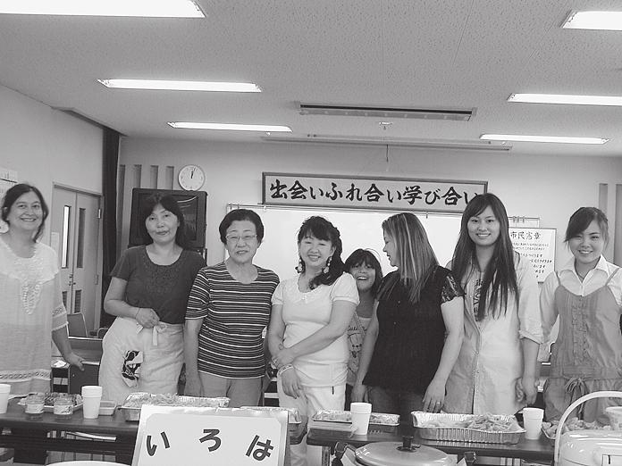 NAulas de Japonês em Fukuroi IROHA NIHONGO CLUB Focalizando a conversação do dia-a-dia Aulas em grupos de 2 4 pessoas Estrangeiros adultos (É possível participar trazendo a criança) 3 4 vezes por mês