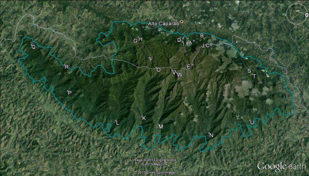 21 A B C Figura 1: A : Mapa evidenciando limites do Parque Nacional do Caparaó e principais locais de coleta (linha branca evidência divisa dos estados de Minas Gerais e Espírito Santo); B :