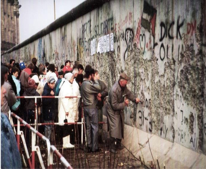 Em 1989, a queda do muro de Berlim foi o ato simbólico que decretou