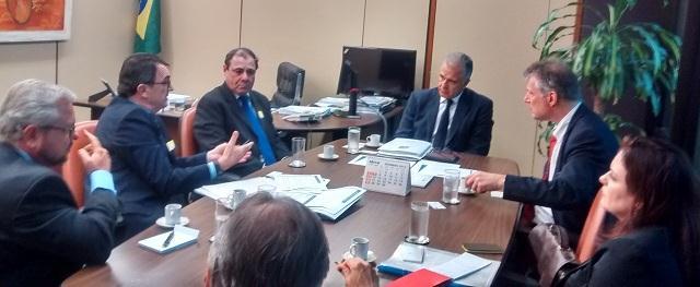 11 de agosto Reunião com o Deputado Federal Julio Lopes Na reunião foram apresentadas as atividades do Grupo de Trabalho Segurança em Edificações, além de discutidos Projetos de Lei (PL 6014/2013 e