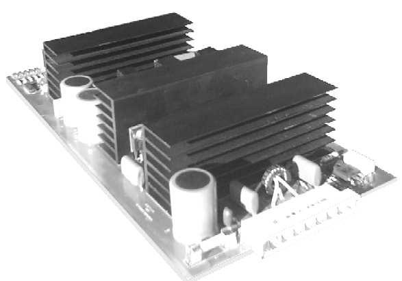 Pré-amplificador de RF, com as seguintes características: Também contido numa placa única, que possui um amplificador de RF push-pull seguido de um amplificador Bridge classe D.