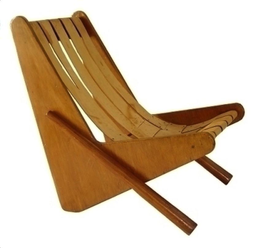 cadeira em madeira e