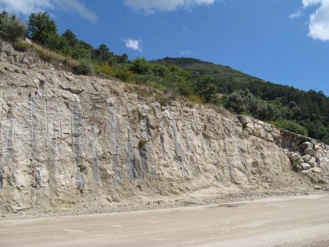 orientação do talude, recorrendo