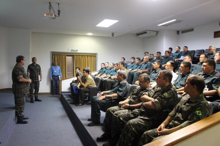 Uma comitiva da Universidade das Forças Armadas do Equador (ESPE) visitou o IME, com a finalidade de conhecer a missão, a estrutura organizacional e acadêmica e o funcionamento do Instituto.