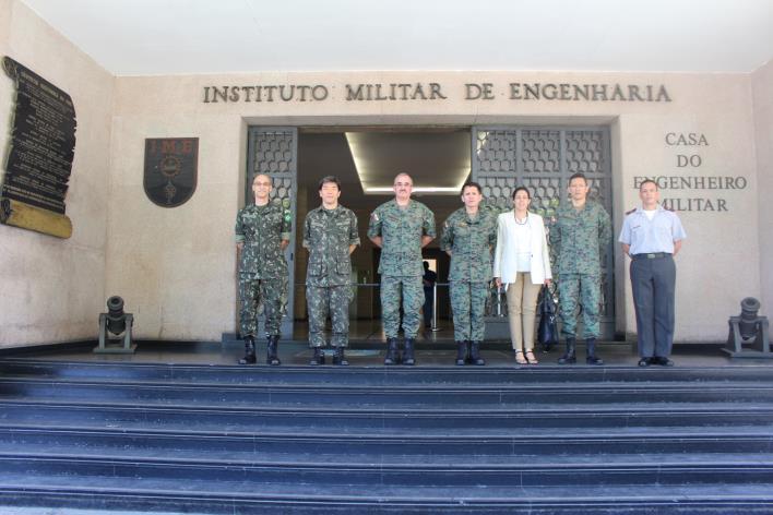 Comitiva do Paraguai No período de 28 de outubro a 5 de novembro, uma Comitiva de Oficiais do Exército do Paraguai esteve em visita à Guarnição da cidade do Rio de Janeiro.
