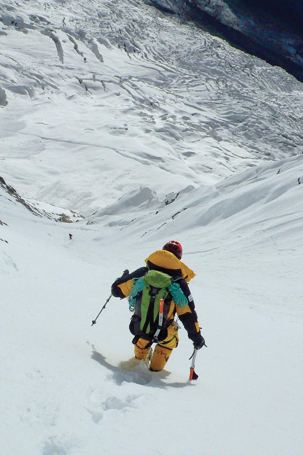 Jean Troillet ESTILO ALPINO O alpinista e velejador suíço-canadense Jean Troillet obteve seu diploma de guia de montanha em 1969.