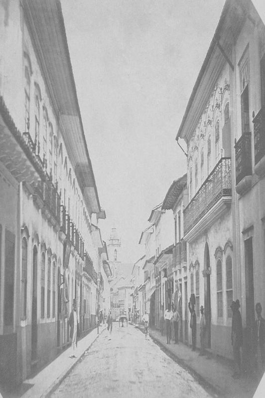 Vista da rua Direita com torre da Sé