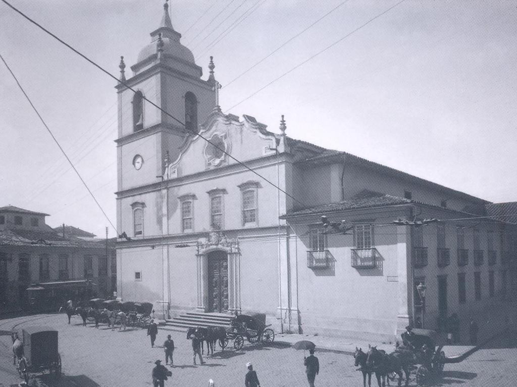 Largo e igreja da Sé foto