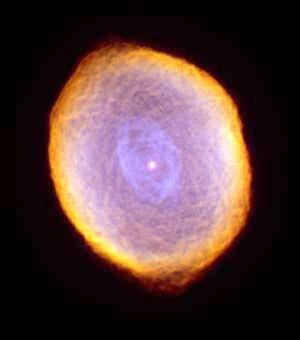 gigantes, e que se compõem de um envelope de plasma e gás ionizado - uma nebulosa de emissão, e por uma estrela.