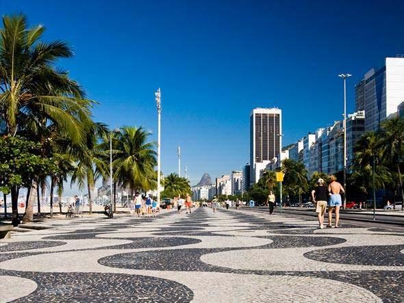 Almoço opcional à chegada ao Rio de Janeiro. Check in em hotel próximo às praias de Copacabana ou Ipanema.