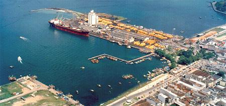 Principais gargalos Porto de Angra dos Reis Porto com capacidade para se tornar uma importante base de apoio offshore, devido à localização privilegiada entre as bacias de Santos e Campos.