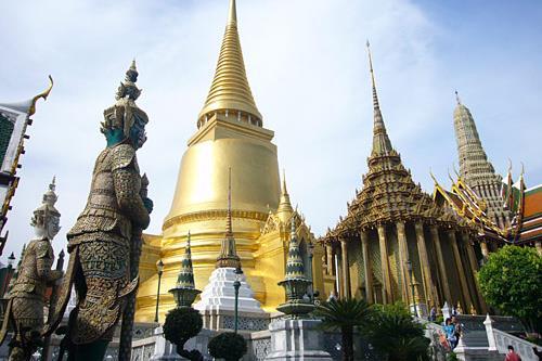 DESTAQUES DO ROTEIRO: GRANDE PALÁCIO DE BANGKOK TAILÂNDIA FASCINANTE O Grande Palácio é sem dúvida o monumento mais famoso da cidade.