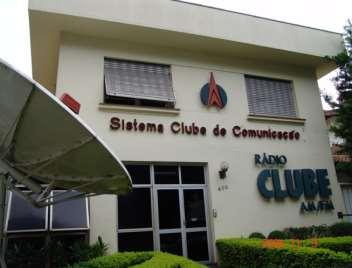 APRESENTAÇÃO A Rádio Clube AM está no ar desde 1924 sendo a primeira emissora de
