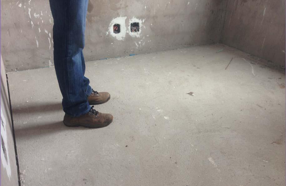 62 concreto cujas dimensões variam conforme o projeto de paginação da alvenaria, mas a espessura das paredes é constante e igual a 20 cm, as paredes receberam revestimento de massa PVA sobre o reboco