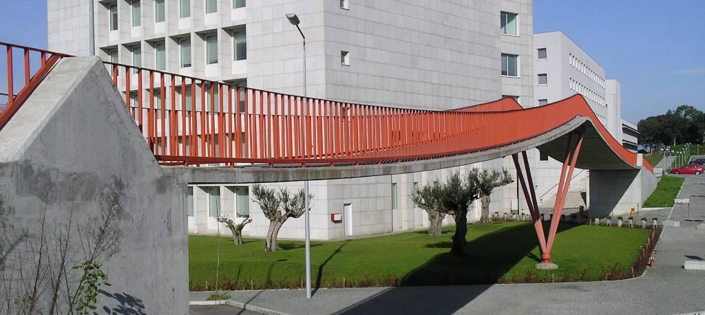 Engenharia da Universidade do Porto (adaptado de [1]). 2.