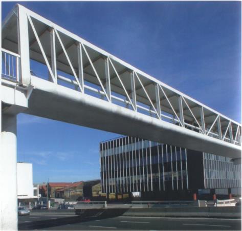 A nível nacional refere-se o único exemplo conhecido da utilização destes materiais compósitos em pontes