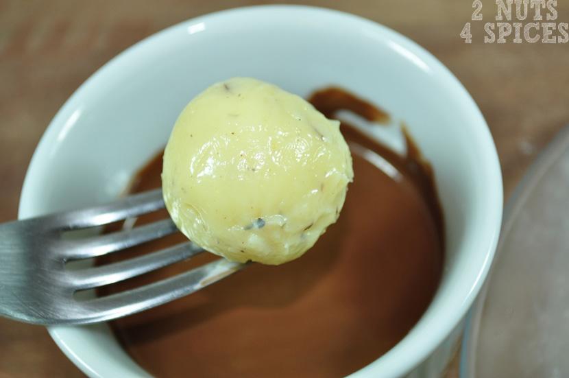 todo mundo Beijinho (receita aqui); Chocolate ao leite ou branco. Essa nem é uma receita propriamente dita, pois é tão fácil que não tem desculpa para não fazer.