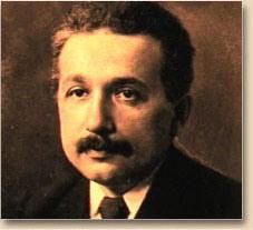 Relatividade Versão de Albert Einstein -1905 O princípio da relatividade: as leis da Física são as