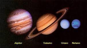Planetas gasosos são enormes planetas constituídos por grandes volumes de materiais
