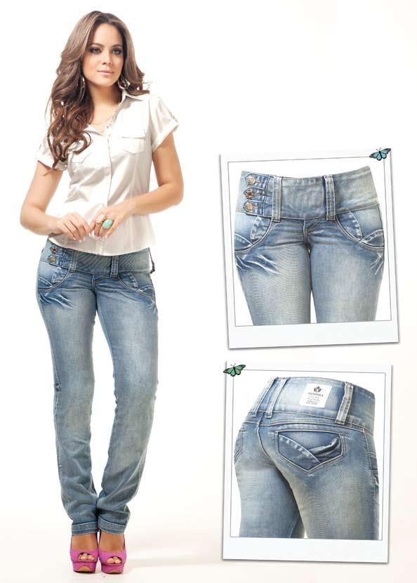 CHARME DO CAMPO Com um jeans diferenciado, que imita o cotelê (tecido de algodão aveludado), a calça azul permite ajuste e caimento perfeito ao corpo.