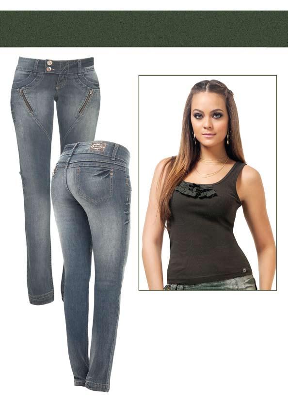 CALÇA jeans com elastano zíper no bolso frontal e pontos de luz.