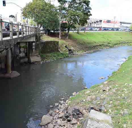 Ele é o único rio 100% curitibano, pois nasce no bairro Cachoeira, percorre de