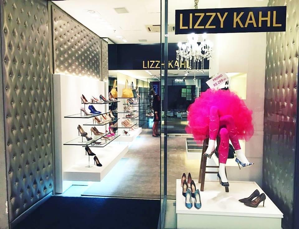 21/11/2016 A Franquia Existem dois tipos de modelos de franquias Lizzy Kahl: A primeira delas é o quiosque, que pode ser instalado em shoppings, e outros locais públicos com grande movimento.