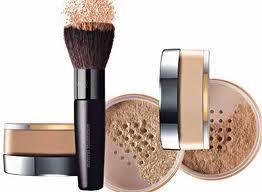 Base em Pó Mineral Proporciona cobertura das imperfeições da pele Ajuda na fixação da maquiagem Cuidado para não