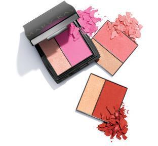 Blush Mineral Duo O Blush Mineral Duo é a combinação perfeita de blush e iluminador que garantem um efeito luminoso e natural!