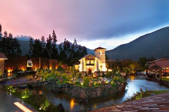 * Lua de Mel: Aranwa Hotel 11 dias / 10 noites Roteiro: 1 DIA Cusco / Valle Sagrado Chinchero, Moray e Salineras de Maras Chegada no aeroporto de Cusco.