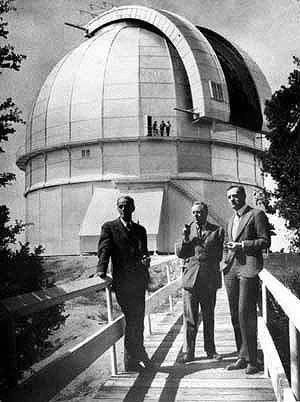 História do descobrimento da Via Láctea Em 1924, Edwin Hubble usou um grande telescópio (com diâmetro de 100 polegadas) instalado em Mount Wilson, na Califórnia, e descobriu que as nebulosas em