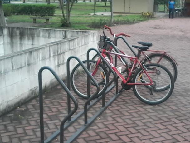 bicicletários. Pç.