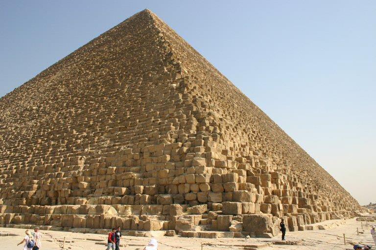 ORIGENS A origem da civilização urbana egípcia não pode ser estudada como na Mesopotâmia pois os estabelecimentos antigos foram destruídos pelas cheias anuais