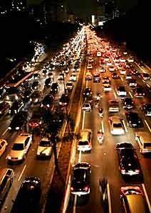 Problemas dos Grandes Centros Urbanos Em 1992 havia 40 km diários de congestionamento em São Paulo.