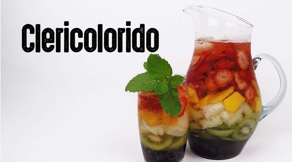 Numa Jarra: Coloque as frutas cortadas em camadas 2 caixas de Mirtilo Polvilhar o Açúcar com uma colher de chá 3 Kiwis cortados em rodela Polvilhar o Açúcar com uma colher de chá Meio Abacaxi picado