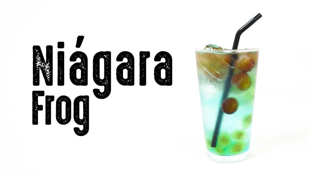 Em um copo alto: Encher de gelo e 10 uvas Niágara sem casca Água de coco até a metade do copo Completar com