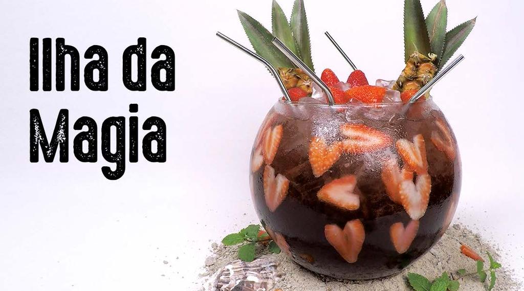 Em um Aquário: (4L) Num Liquidificador: 2 copos de Gelo triturado 1 copo de suco de Morango 1 copo de Vodka 1 copo de suco de Abacaxi Meio copo de Curaçau Blue 1 dose de