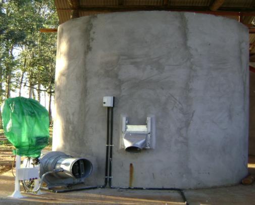 Ventilador e queimador utilizados para secagem estacionária com GLP. Eldorado do Sul, RS. 2010.