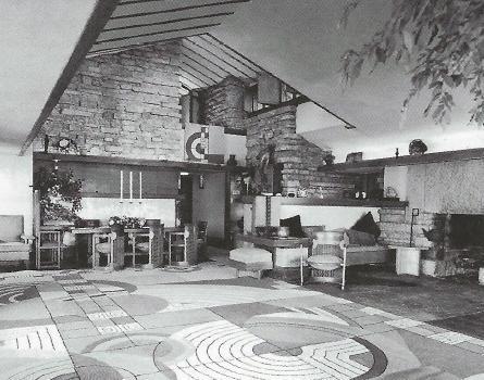 No design de interiores de sua casa em Taliesin, Wisconsin, Frank Lloyd Wright introduziu